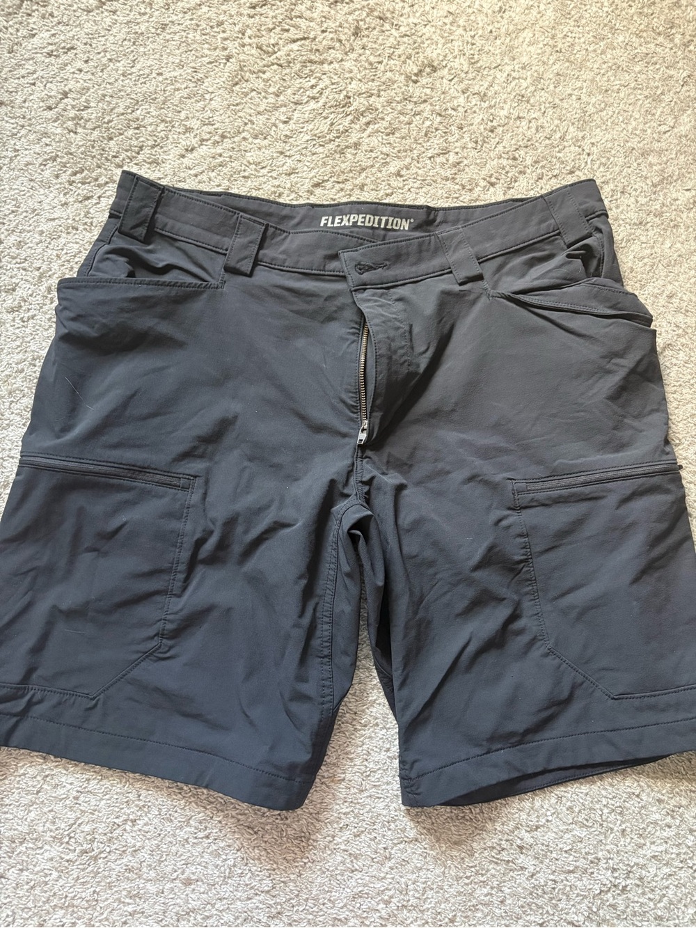 Duluth Trading Co Flexpedition Men's Black Utility Shorts